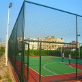 加工pvc包塑勾花围栏 体育场防护网篮球场护栏网